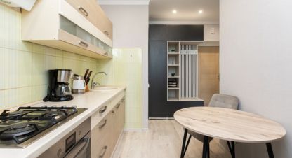 Продам квартиру 1 комнатную с общей площадью 30.3м2, 7/8 эт., на улице Маршала новикова ул, Московский район, г. Калининград, Калининградская обл., Россия, агентство Интернет-партнер. Фотография №1