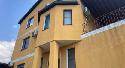 Продам дом 15-ти комнатный с общей площадью 630м2, на улице Яблоневая (южное тер  днт) ул, г. Красный курган, Краснодарский край, Россия, агентство Интернет-партнер. Фотография №1