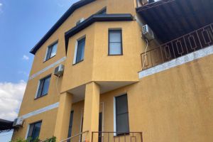 Продам дом 15-ти комнатный с общей площадью 630м2, на улице Яблоневая (южное тер  днт) ул, г. Красный курган, Краснодарский край, Россия, агентство Интернет-партнер