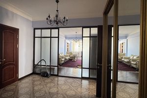 Сдам квартиру 3-х комнатную с общей площадью 140м2, 7/10 эт., на улице Пирогова ул, Советский район, г. Махачкала, Дагестан респ., Россия, агентство Интернет-партнер