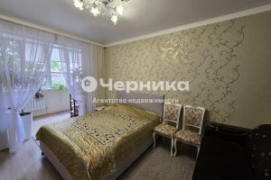 Продам квартиру 2-х комнатную с общей площадью 64.8м2, 1/3 эт., на улице Предгорная, г. Ессентуки, Ставропольский край, Россия, агентство АН Черника