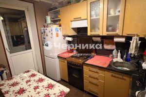 Продам квартиру 3-х комнатную с общей площадью 49.6м2, 9/9 эт., на улице Проезд 3-й микро, г. Шахты, Ростовская обл., Россия, агентство АН Черника