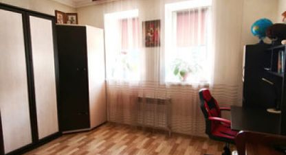 Продам квартиру 2-х комнатную с общей площадью 48.6м2, 5/5 эт., на улице Дзержинского ул, г. Ханты-Мансийск, Ханты-Мансийский авт. окр., Россия, агентство Интернет-партнер. Фотография №1