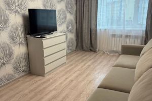 Сдам квартиру 2-х комнатную с общей площадью 44м2, 4/5 эт., на улице Колымское шоссе, г. Магадан, Магаданская обл., Россия, агентство JCat