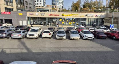 Сдам торговое помещение с общей площадью 200м2, на улице Максима Горького, Октябрьский район, г. Ижевск, Удмуртия респ., Россия, агентство JCat. Фотография №1