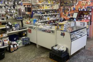 Продам торговое помещение с общей площадью 380.2м2, на улице Речная, г. Нягань, Ханты-Мансийский авт. окр., Россия, агентство Сервис по недвижимости ИМЛС