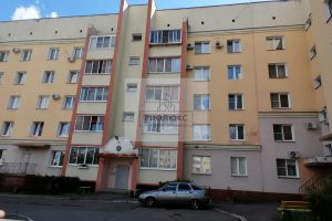 Продам квартиру 3-х комнатную с общей площадью 83м2, 4/5 эт., на улице Пр-кт ленина, г. Магнитогорск, Челябинская обл., Россия, агентство РиоЛюкс