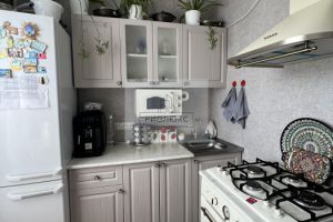 Продам квартиру 2-х комнатную с общей площадью 44м2, 4/5 эт., на улице Имени газеты правда, г. Магнитогорск, Челябинская обл., Россия, агентство РиоЛюкс