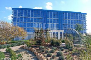 Продам квартиру 2-х комнатную с общей площадью 65.3м2, 3/10 эт., на улице Парковая, г. Севастополь, Крым авт. респ., Россия, агентство Среда