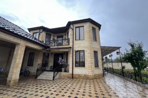 Продам дом 6-ти комнатный с общей площадью 240м2, на улице Братьев дышековых ул, г. Нартан, Кабардино-Балкария респ., Россия, агентство Интернет-партнер