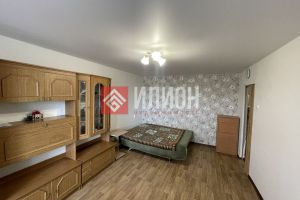 Продам квартиру 1 комнатную с общей площадью 32.2м2, 5/5 эт., на улице Комиссара морозова, г. Штурмовое пос., Крым авт. респ., Россия, агентство Илион