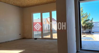 Купить дом 3-х комнатную, 125 кв. м. Фотография №1 Продам дом 3-х комнатный с общей площадью 125м2, на улице 4-я бригада, г. Тсн родник, Крым авт. респ., Россия, агентство Илион. Фотография №1