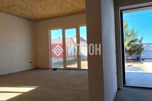 Продам дом 3-х комнатный с общей площадью 125м2, на улице 4-я бригада, г. Тсн родник, Крым авт. респ., Россия, агентство Илион