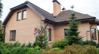 Купить коттедж/дачу 8-ти комнатную, 255.7 кв. м. Фотография №1 Продам коттедж/дачу 8-ти комнатную с общей площадью 255.7м2, на улице Новая ул, Привокзальный район, г. Хопилово, Тульская обл., Россия, агентство АН Астория. Фотография №1