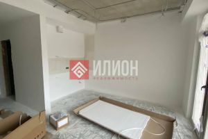 Продам квартиру 1 комнатную с общей площадью 38м2, 2/3 эт., на улице Аллея дружбы, г. Заозерное , Крым авт. респ., Россия, агентство Илион