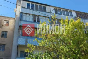 Продам квартиру 1 комнатную с общей площадью 21.5м2, 5/5 эт., на улице Комиссара морозова, г. Штурмовое пос., Крым авт. респ., Россия, агентство Илион