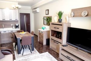 Продам квартиру 3-х комнатную с общей площадью 79.3м2, 9/17 эт., на улице Коммунальная, г. Раздольное, Краснодарский край, Россия, агентство Интернет-партнер