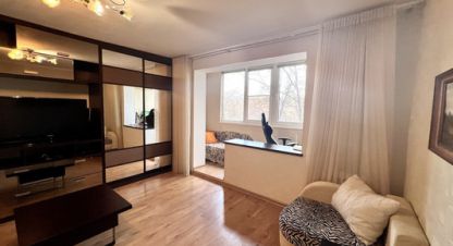 Продам квартиру 1 комнатную с общей площадью 36м2, 1/5 эт., на улице Пионерская ул, Южный район, г. Новороссийск, Краснодарский край, Россия, агентство Интернет-партнер. Фотография №1