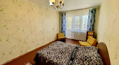 Продам квартиру 1 комнатную с общей площадью 30м2, 4/5 эт., на улице 9-й пятилетки, г. Посёлок первомайский, Оренбургская обл., Россия, агентство Бюро недвижимости Быстровой. Фотография №1