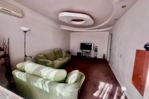 Продам квартиру 2-х комнатную с общей площадью 53м2, 2/10 эт., на улице Брестская, г. Оренбург, Оренбургская обл., Россия, агентство Бюро недвижимости Быстровой