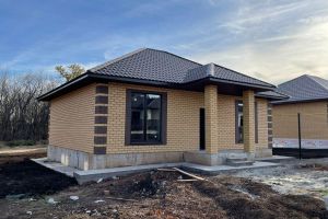Продам дом 2-х комнатный с общей площадью 95м2, на улице Кленовая, г. Подгородняя покровка, Оренбургская обл., Россия, агентство Бюро недвижимости Быстровой