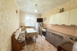 Продам квартиру 2-х комнатную с общей площадью 60.4м2, 6/11 эт., на улице Победыос, г. Оренбург, Оренбургская обл., Россия, агентство Бюро недвижимости Быстровой