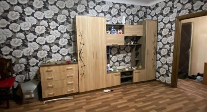 Продам квартиру 2-х комнатную с общей площадью 48.6м2, 1/2 эт., на улице Спортивный пер, Краснослободск район, г. Краснослободск, Волгоградская обл., Россия, агентство Живем Дома. Фотография №1