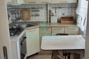 Сдам квартиру 2-х комнатную с общей площадью 49м2, 4/5 эт., на улице Хади Такташа, г. Казань, Татарстан респ., Россия, агентство Платина