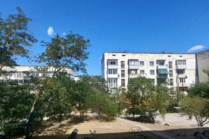 Продам квартиру 3-х комнатную с общей площадью 68.6м2, 1/5 эт., на улице Челнокова, г. Феодосия , Крым авт. респ., Россия, агентство АН Метр Крым Сочи Продам квартиру 3-х комнатную с общей площадью 68.6м2, 1/5 эт., на улице Челнокова, г. Феодосия , Крым авт. респ., Россия, агентство АН Метр Крым Сочи