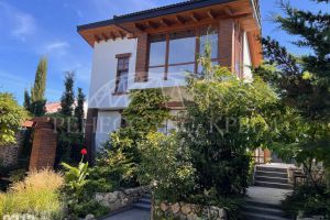 Продам дом 3-х комнатный с общей площадью 187м2, на улице Меньшикова, г. Севастополь, Крым авт. респ., Россия, агентство ООО Ренессанс Крым