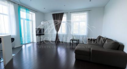 Купить квартиру 3-х комнатную, 61.8 кв. м. Фотография №1 Продам квартиру 3-х комнатную с общей площадью 61.8м2, 3/3 эт., на улице Льва толстого, г. Севастополь, Крым авт. респ., Россия, агентство ООО Ренессанс Крым. Фотография №1