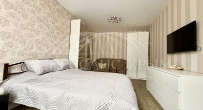 Купить квартиру 1 комнатную, 40 кв. м. Фотография №1 Продам квартиру 1 комнатную с общей площадью 40м2, 1/10 эт., на улице Юрия гагарина, г. Севастополь, Крым авт. респ., Россия, агентство ООО Ренессанс Крым. Фотография №1