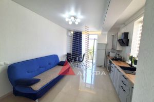 Продам квартиру 1 комнатную с общей площадью 48.4м2, 4/9 эт., на улице Ленина проспект, г. Евпатория, Крым авт. респ., Россия, агентство Альфа Недвижимость