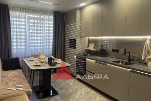 Продам квартиру 1 комнатную с общей площадью 48м2, 2/4 эт., на улице Ленина проспект, г. Евпатория, Крым авт. респ., Россия, агентство Альфа Недвижимость