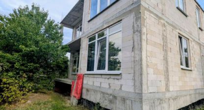 Купить дом 4-х комнатную, 265 кв. м. Фотография №1 Продам дом 4-х комнатный с общей площадью 265м2, Гагаринский район, г. Севастополь, Крым авт. респ., Россия, агентство Херсонес Недвижимость. Фотография №1