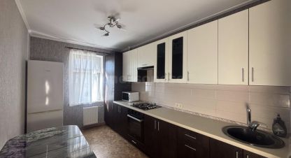 Снять квартиру 2-х комнатную, 64.6 кв. м. Фотография №1 Сдам квартиру 2-х комнатную с общей площадью 64.6м2, 4/10 эт., на улице Античный, Гагаринский район, г. Севастополь, Крым авт. респ., Россия, агентство Херсонес Недвижимость. Фотография №1