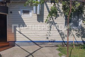 Продам квартиру 2-х комнатную с общей площадью 42м2, 1/1 эт., на улице Красная, г. Ахтырский, Краснодарский край, Россия, агентство АН "Партнерство"