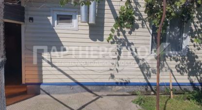 Купить квартиру 2-х комнатную, 42 кв. м. Фотография №1 Продам квартиру 2-х комнатную с общей площадью 42м2, 1/1 эт., на улице Красная, г. Ахтырский, Краснодарский край, Россия, агентство АН Партнерство. Фотография №1