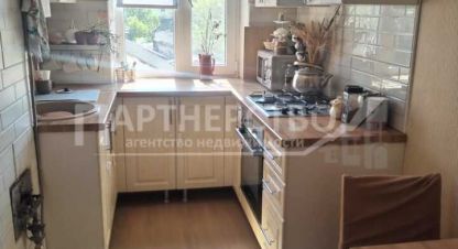 Купить квартиру 2-х комнатную, 47 кв. м. Фотография №1 Продам квартиру 2-х комнатную с общей площадью 47м2, 2/2 эт., на улице Островского, г. Ахтырский, Краснодарский край, Россия, агентство АН Партнерство. Фотография №1