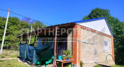 Купить дом 2-х комнатную, 39.8 кв. м. Фотография №1 Продам дом 2-х комнатный с общей площадью 39.8м2, на улице Калинина, г. Дербентская, Краснодарский край, Россия, агентство АН Партнерство. Фотография №1