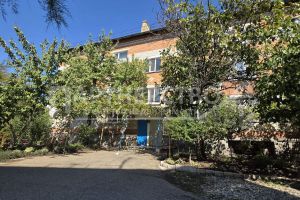 Продам квартиру 1 комнатную с общей площадью 38.4м2, 1/3 эт., на улице Кирова, г. Черноморский, Краснодарский край, Россия, агентство АН "Партнерство"