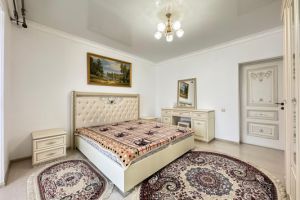 Продам квартиру 3-х комнатную с общей площадью 110м2, 4/9 эт., на улице Ватутина, г. Нальчик, Кабардино-Балкария респ., Россия, агентство Интернет-партнер