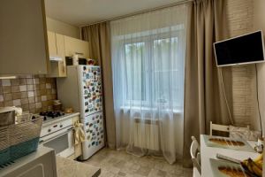 Продам квартиру 1 комнатную с общей площадью 36м2, 4/9 эт., на улице Рабочая, г. Посёлокского типа икша, Московская обл., Россия, агентство ГорОбмен