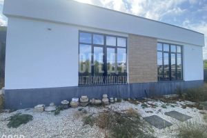 Продам дом 5-ти комнатный с общей площадью 170м2, г. Первомайское , Крым авт. респ., Россия, агентство Среда