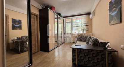 Купить квартиру 2-х комнатную, 45 кв. м. Фотография №1 Продам квартиру 2-х комнатную с общей площадью 45м2, 2/5 эт., на улице Генерала Острякова, г. Севастополь, Крым авт. респ., Россия, агентство Среда. Фотография №1