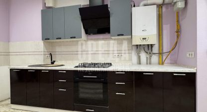 Купить квартиру 2-х комнатную, 77 кв. м. Фотография №1 Продам квартиру 2-х комнатную с общей площадью 77м2, 3/9 эт., на улице Хрусталева, г. Севастополь, Крым авт. респ., Россия, агентство Среда. Фотография №1