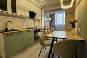 Продам квартиру 2-х комнатную с общей площадью 56м2, 2/5 эт., на улице Генерала Острякова, г. Севастополь, Крым авт. респ., Россия, агентство Среда