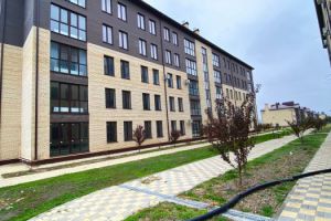 Продам квартиру 2-х комнатную с общей площадью 79.6м2, 5/5 эт., на улице Н п  овчарова, г. Новобессергеневка, Ростовская обл., Россия, агентство агентство недвижимости "Мир Жилья" 