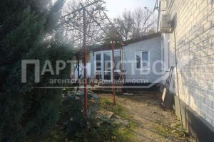 Продам дом 2-х комнатный с общей площадью 47.7м2, на улице 50 лет октября, г. Ильский, Краснодарский край, Россия, агентство АН "Партнерство"