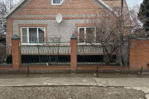 Продам дом 5-ти комнатный с общей площадью 105.9м2, на улице Белорусская, г. Пок матвеев курган, Ростовская обл., Россия, агентство JCat